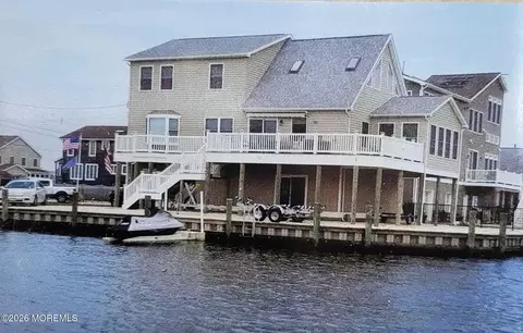 225 Norman Ct, Normandy Beach, NJ 08739
