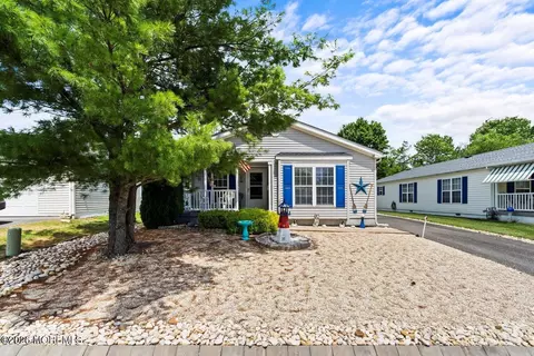 36 Fort Lee Dr, Manahawkin, NJ 08050