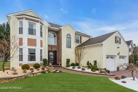 6 Johnny Dr, Farmingdale, NJ 07727