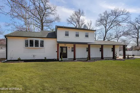 35 Bayberry Ln, Middletown, NJ 07748