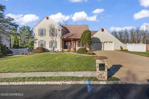 27 Meadow Ln, Marlboro, NJ 07746