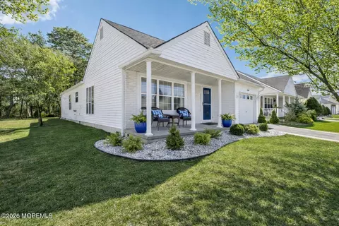 304 Jamaica Blvd, Toms River, NJ 08757