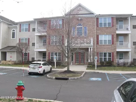 612 Sophee Ln, Lakewood, NJ 08701
