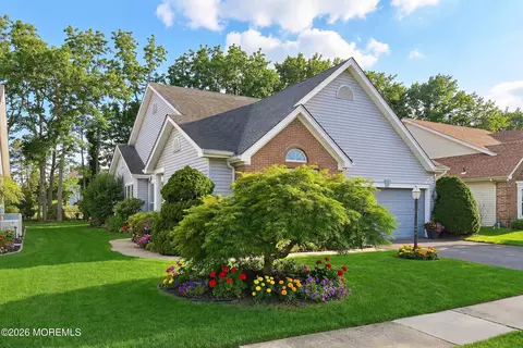 148 Sylvan Lake Blvd, Bayville, NJ 08721
