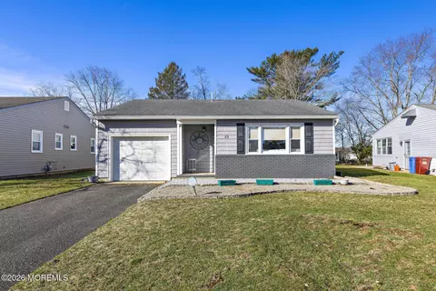 22 Down Ct, Toms River, NJ 08757