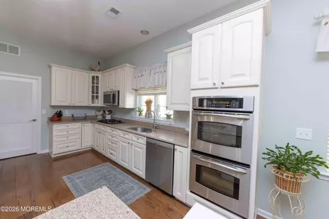 Kitchen - 22 Eagleswood Dr, Waretown, NJ 08758 photo 3 of 6