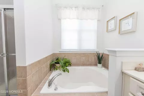 Bath - 22 Eagleswood Dr, Waretown, NJ 08758 photo 2 of 4