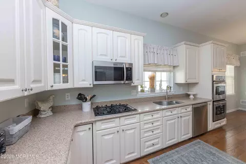 Kitchen - 22 Eagleswood Dr, Waretown, NJ 08758 photo 5 of 6