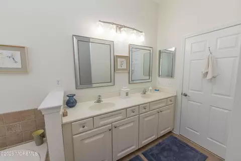 Bath - 22 Eagleswood Dr, Waretown, NJ 08758 photo 1 of 4