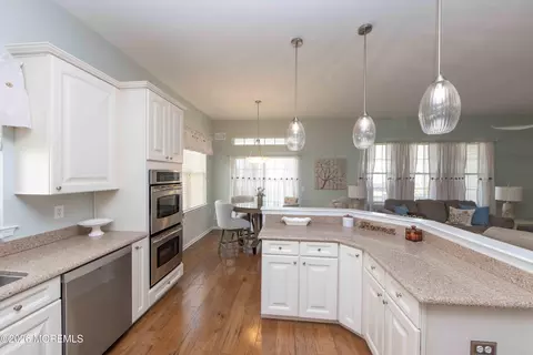 Kitchen - 22 Eagleswood Dr, Waretown, NJ 08758 photo 4 of 6