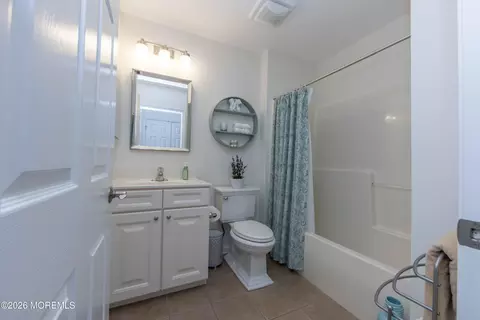 Bath - 22 Eagleswood Dr, Waretown, NJ 08758 photo 4 of 4