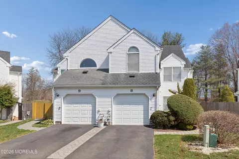 8 Dickenson Ct, Freehold, NJ 07728