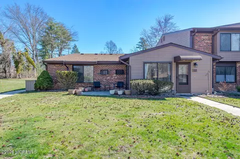 122 Manchester Ct, Red Bank, NJ 07701