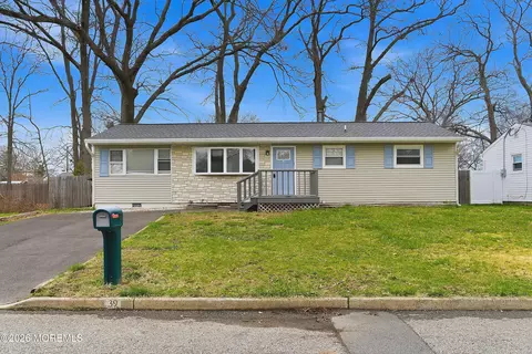 39 Harborage Ave, Bayville, NJ 08721