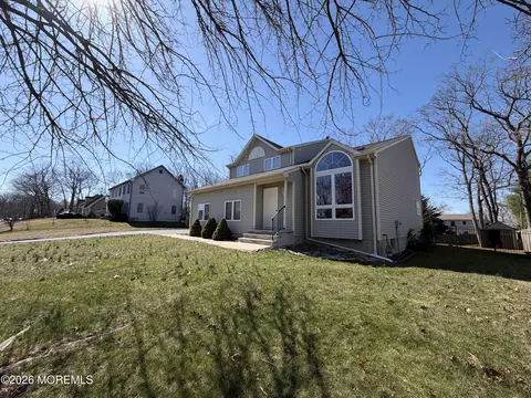 759 Tall Oaks Dr, Brick, NJ 08724