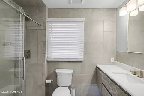 Bath - 237 Leswing Dr, Brick, NJ 08723 photo 3 of 3