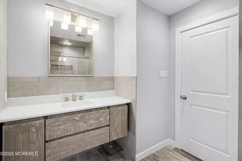 Bath - 237 Leswing Dr, Brick, NJ 08723 photo 1 of 3