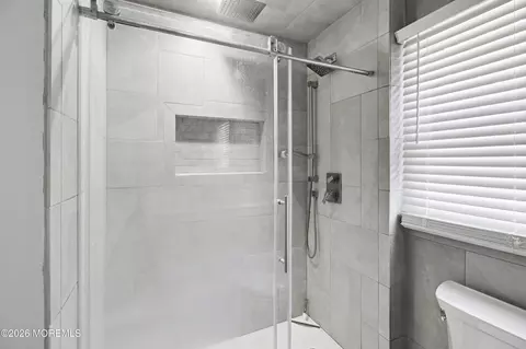 Bath - 237 Leswing Dr, Brick, NJ 08723 photo 2 of 3