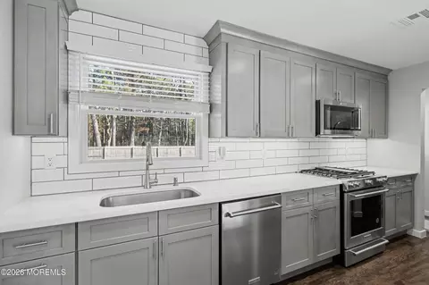 Kitchen - 237 Leswing Dr, Brick, NJ 08723 photo 3 of 3
