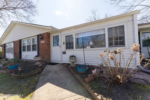 172 Sterling Ct # B, Lakewood, NJ 08701