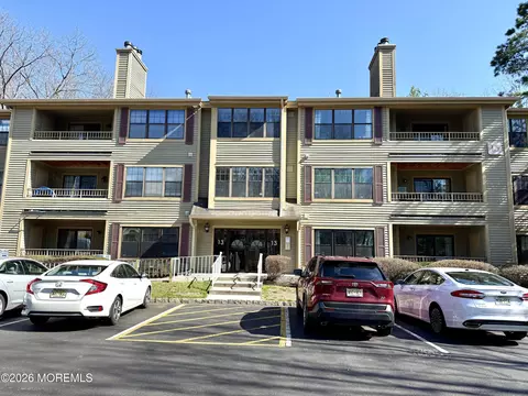 1305 Stoneridge Cir #1305, Helmetta, NJ 08828