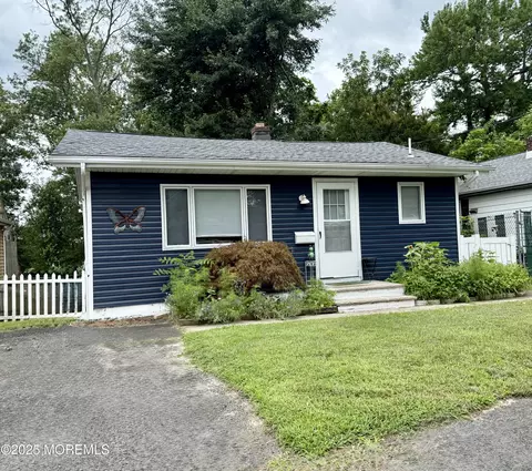 13 Middlesex Ave, Keyport, NJ 07735