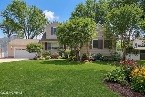 1611 Oak Glen Rd, Toms River, NJ 08753