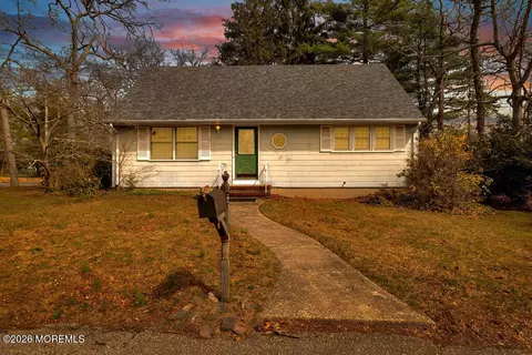 78 Nautilus St, Beachwood, NJ 08722
