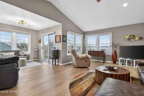 5 Scarborough Rd #D, Monroe, NJ 08831