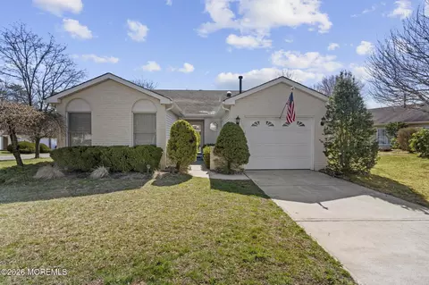 1523 Heatherleaf Ln, Toms River, NJ 08755