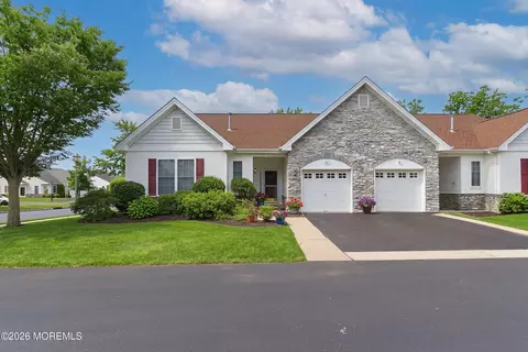 80 Nightingale Dr, Hamilton, NJ 08330