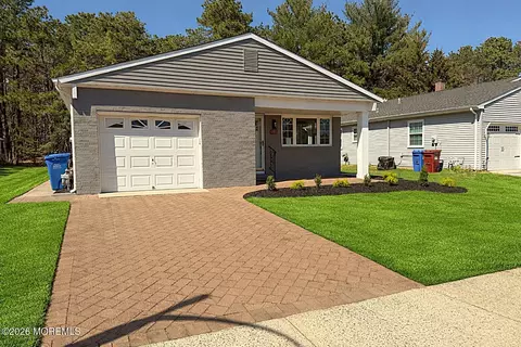 373 Costa Mesa Dr, Toms River, NJ 08757