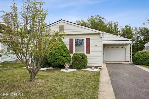 18 Pulaski Blvd, Toms River, NJ 08757