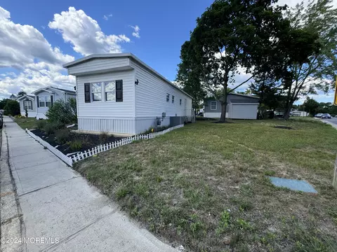Exterior - 422 4th St, Jackson, NJ 08527 photo 2 of 4