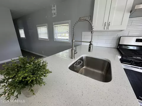 Kitchen - 422 4th St, Jackson, NJ 08527 photo 4 of 5
