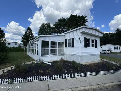 422 4th St, Jackson, NJ 08527