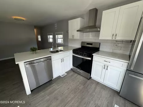 Kitchen - 422 4th St, Jackson, NJ 08527 photo 2 of 5