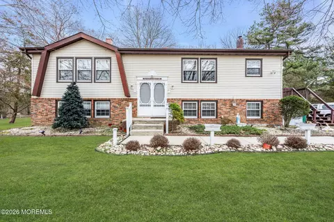 807 Monmouth Rd, Cream Ridge, NJ 08514