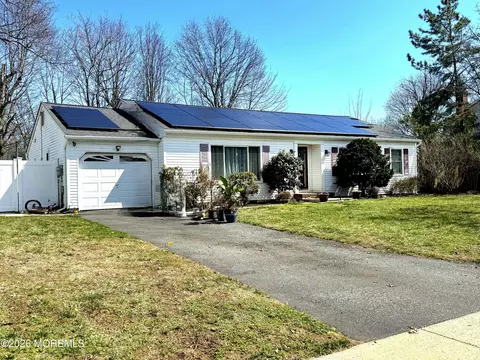 715 Vivian Dr, Toms River, NJ 08753