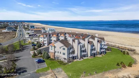 201 Gateway Ct #1, Union Beach, NJ 07735