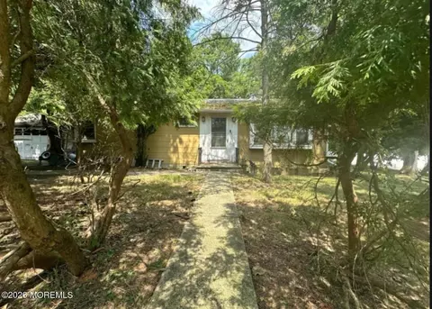 420 Bellwood Ave, Asbury, NJ 08802