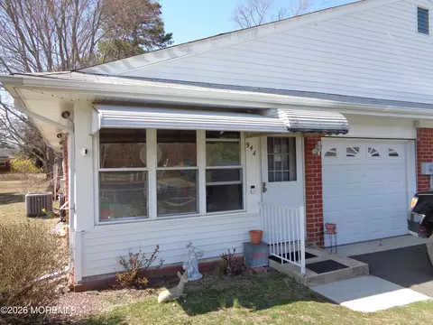 94 A Fairway Ln, Whiting, NJ 08759