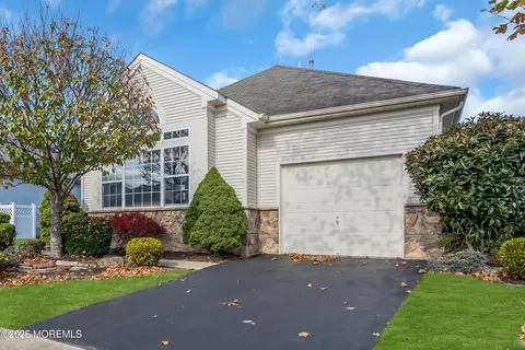 45 Tuscany Cir, Manchester, NJ 08759