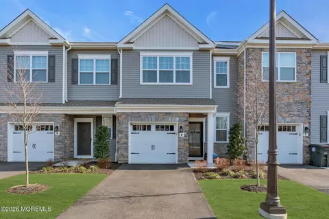 4 Chapel Ln, Wall Township, NJ 07753