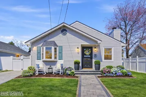 52 Pomona Blvd, Keyport, NJ 07735