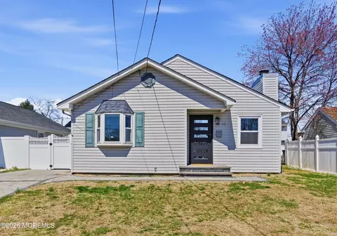 52 Pomona Blvd, Keyport, NJ 07735