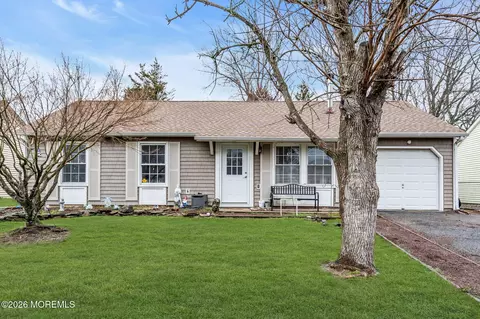4 Mast Dr, Barnegat, NJ 08005