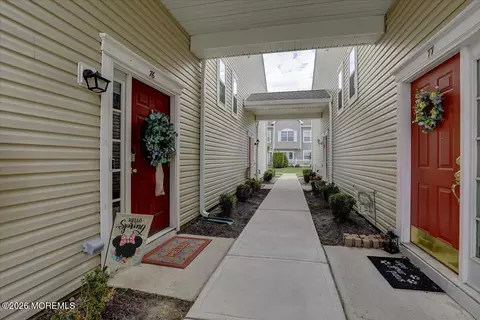 76 Shinnecock Hills Ct #1000, Howell, NJ 07731