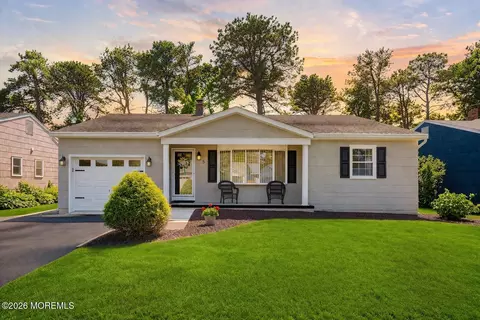 5 Bennington Dr, Toms River, NJ 08757