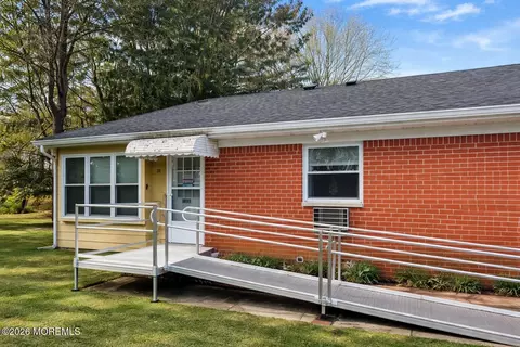 3 Quaker Ln #D, Whiting, NJ 08759